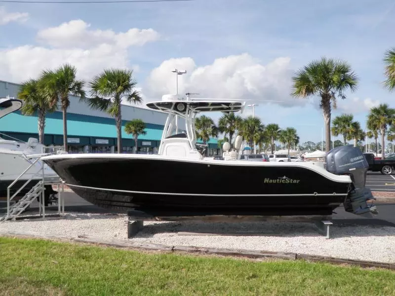 2015 NauticStar 2500 XS Center Console