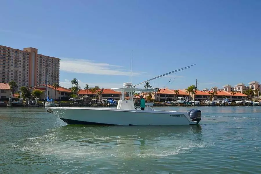 2016 Contender 32 ST-8.jpg