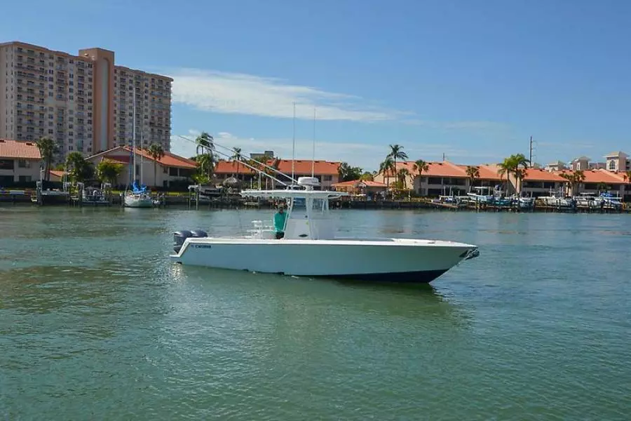 2016 Contender 32 ST-20.jpg