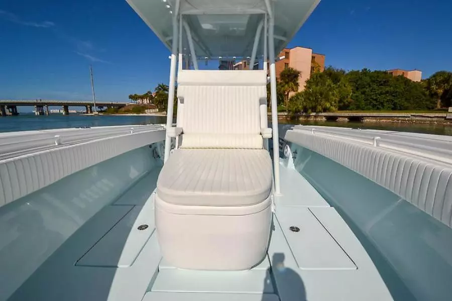 2016 Contender 32 ST-30.jpg