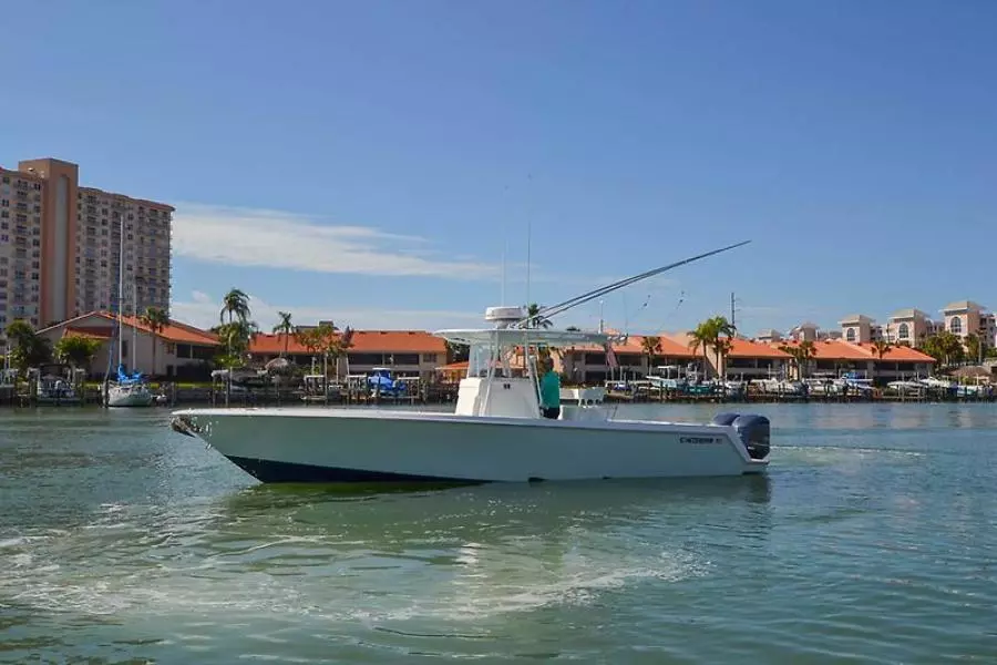 2016 Contender 32 ST-6.jpg