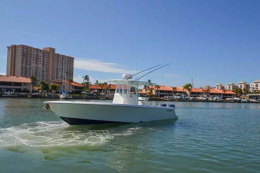 2016 Contender 32 ST-4.jpg