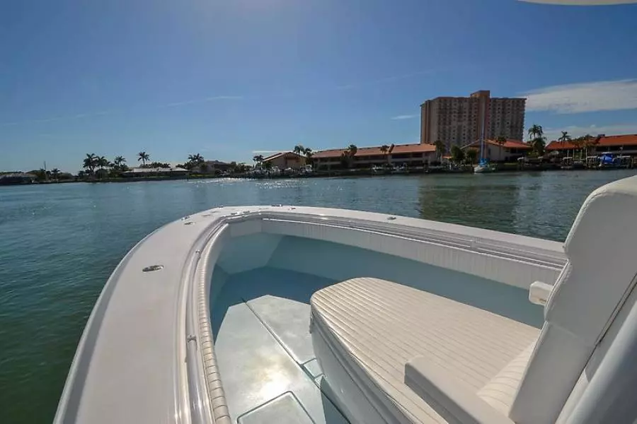 2016 Contender 32 ST-29.jpg