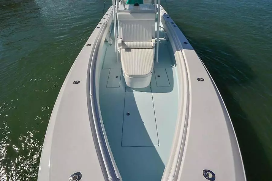 2016 Contender 32 ST-23.jpg