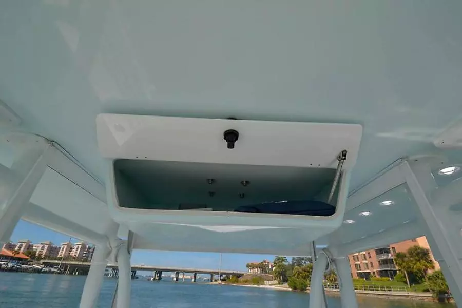 2016 Contender 32 ST-48.jpg