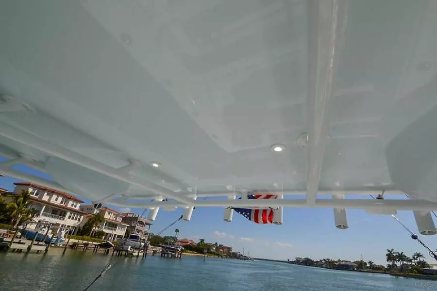 2016 Contender 32 ST-49.jpg