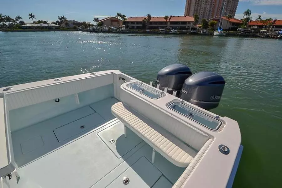 2016 Contender 32 ST-36.jpg