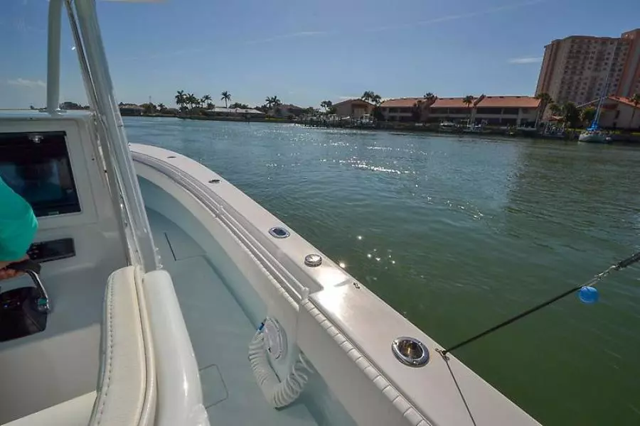 2016 Contender 32 ST-34.jpg