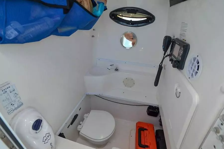 2016 Contender 32 ST-55.jpg