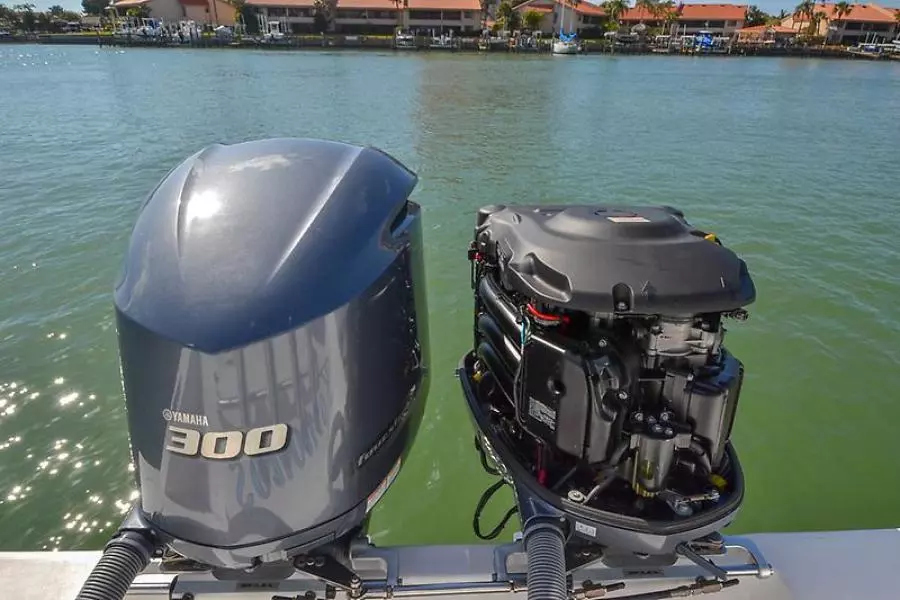 2016 Contender 32 ST-1.jpg