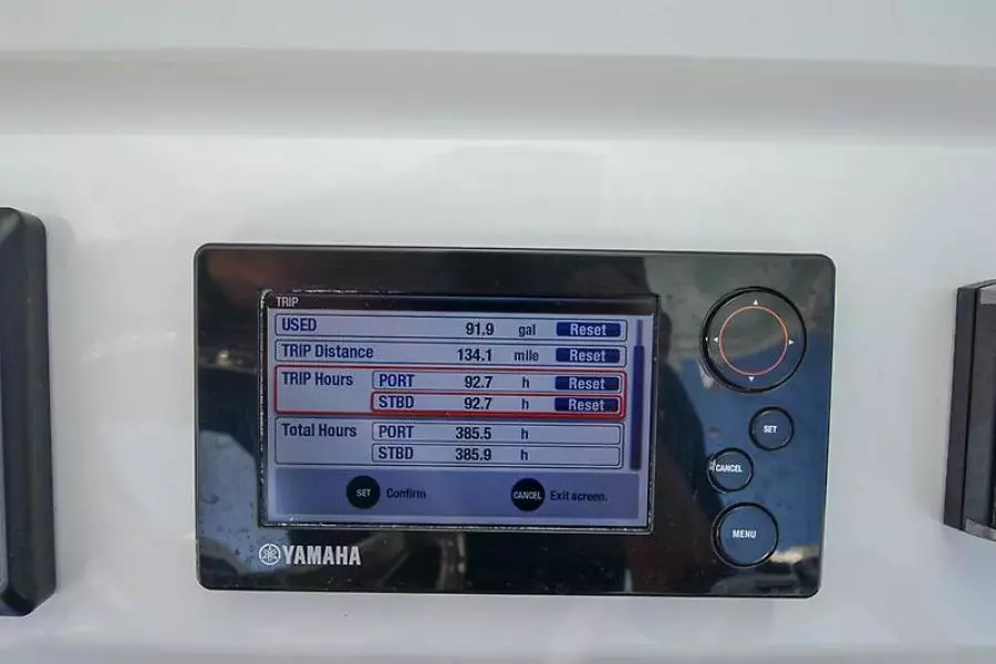 2016 Contender 32 ST-39.jpg