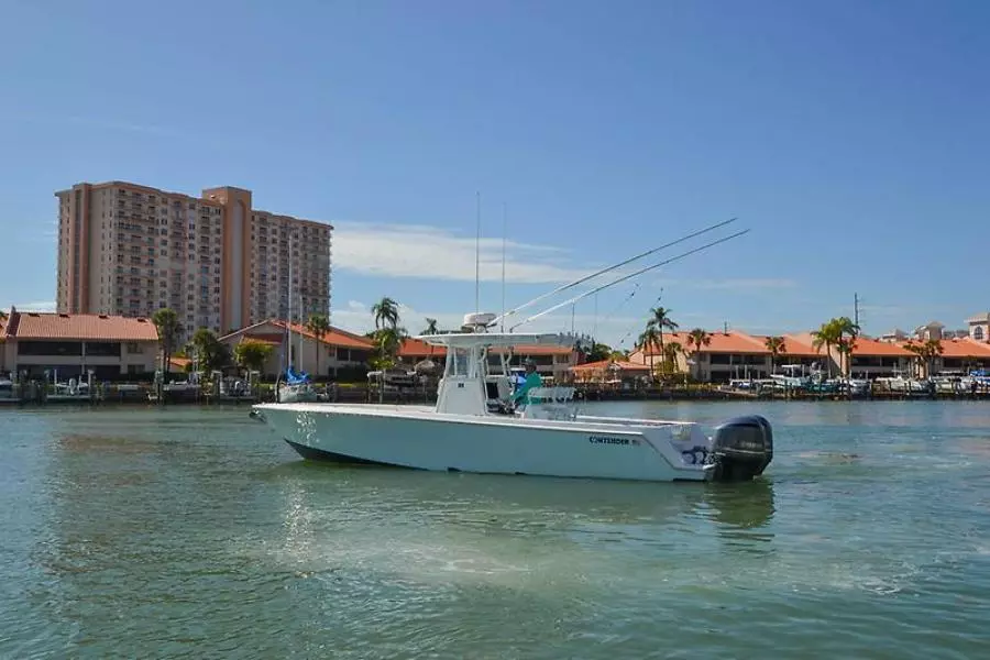 2016 Contender 32 ST-10.jpg