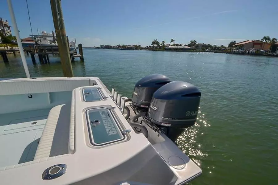 2016 Contender 32 ST-3.jpg