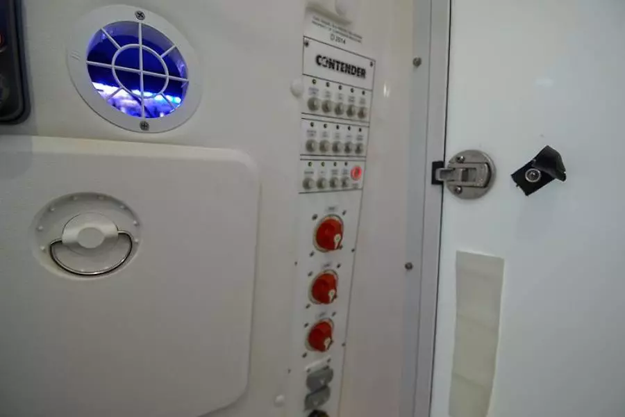 2016 Contender 32 ST-57.jpg