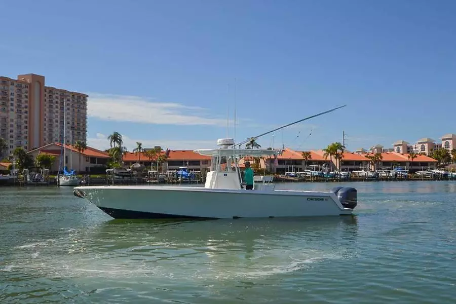 2016 Contender 32 ST-7.jpg