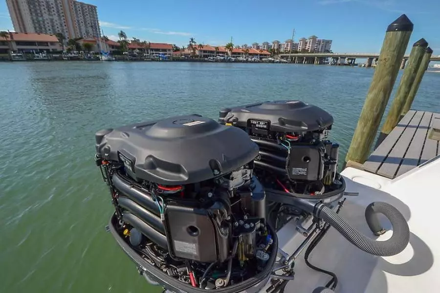 2016 Contender 32 ST-2.jpg