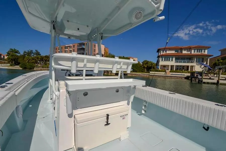 2016 Contender 32 ST-44.jpg