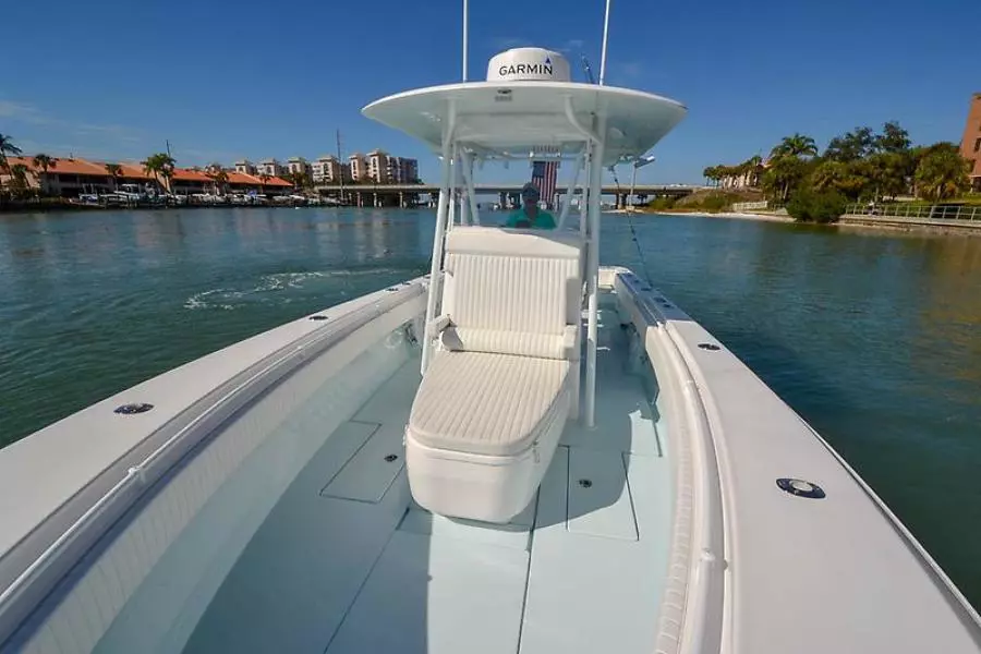 2016 Contender 32 ST-24.jpg