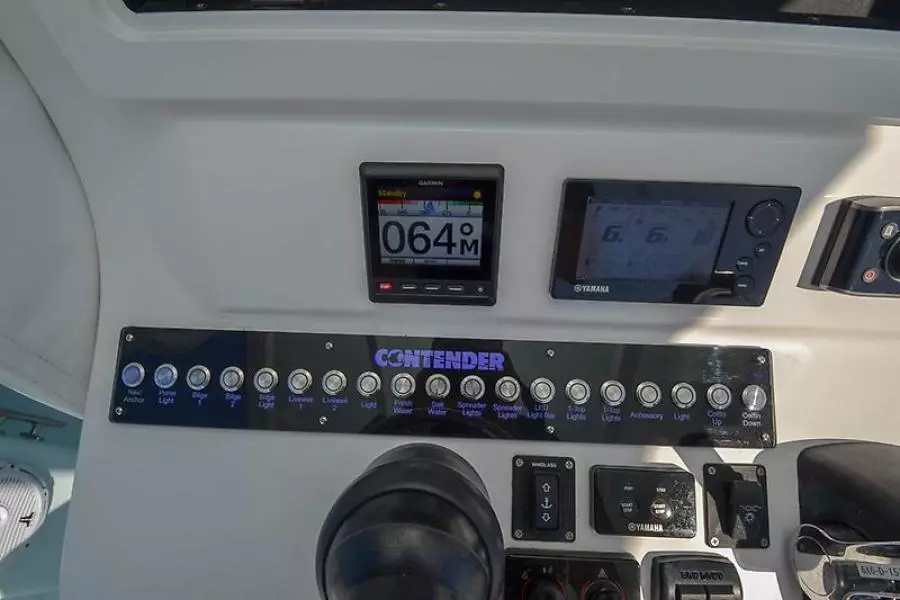 2016 Contender 32 ST-42.jpg