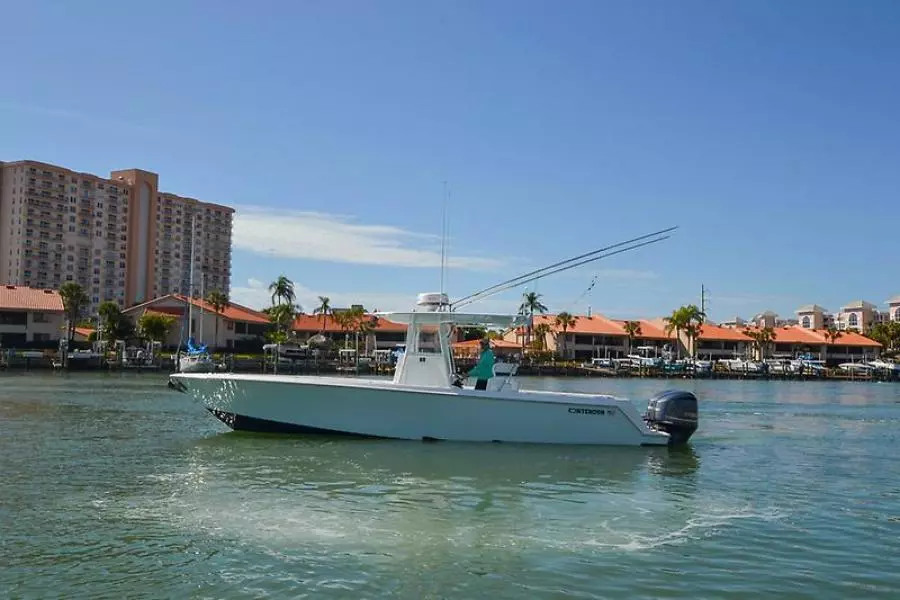 2016 Contender 32 ST-9.jpg