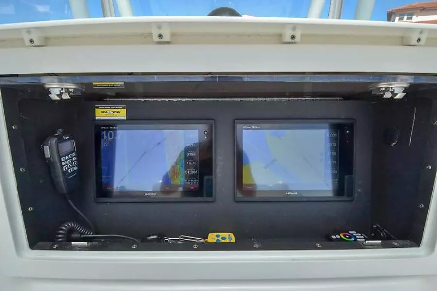 2016 Contender 32 ST-37.jpg