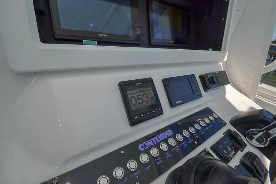 2016 Contender 32 ST-61.jpg