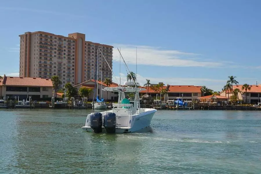 2016 Contender 32 ST-13.jpg