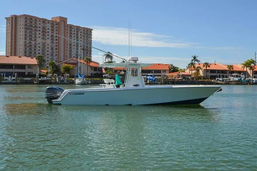 2016 Contender 32 ST-17.jpg