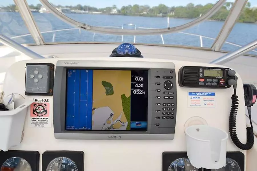 2003 Pursuit 3000 Offshore-30.jpg