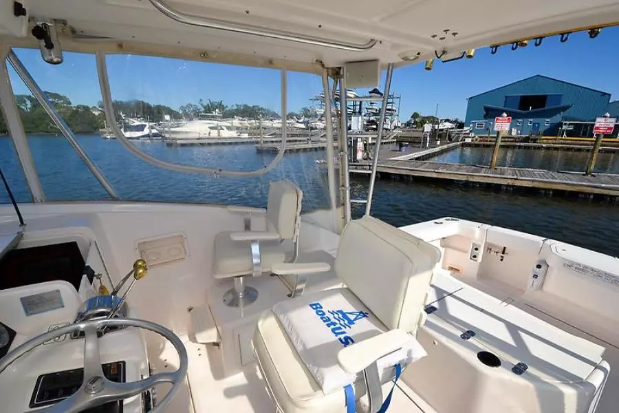 2003 Pursuit 3000 Offshore-31.jpg