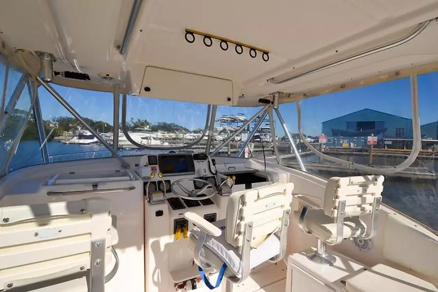 2003 Pursuit 3000 Offshore-25.jpg