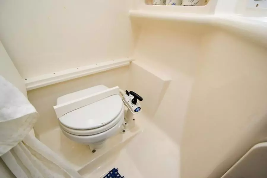 2003 Pursuit 3000 Offshore-60.jpg