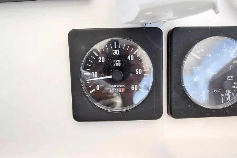 2003 Pursuit 3000 Offshore-28.jpg