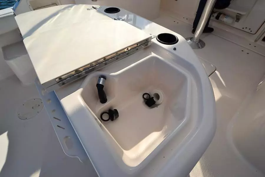 2003 Pursuit 3000 Offshore-35.jpg