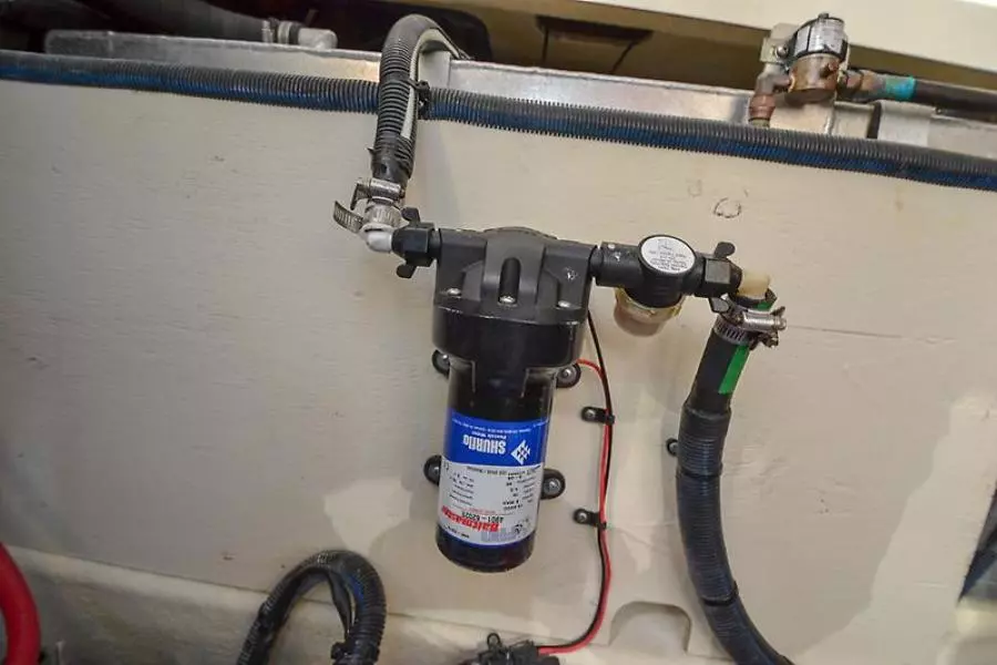 2008 Sea Ray 330 Sundancer-38.jpg