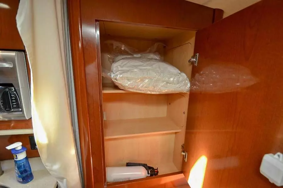 2008 Sea Ray 330 Sundancer-29.jpg