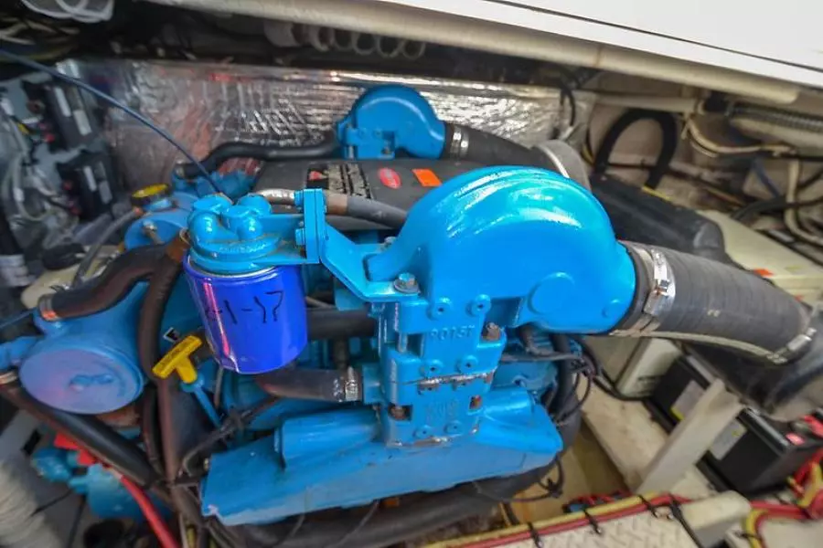 2003 Cruisers Yachts 3772 Express-46.jpg