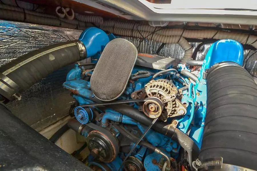 2003 Cruisers Yachts 3772 Express-51.jpg