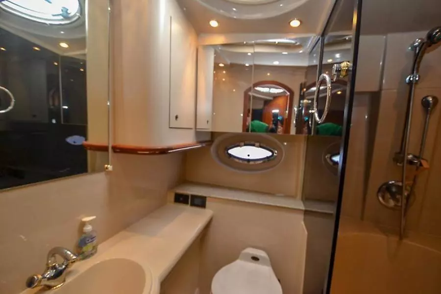 2003 Cruisers Yachts 3772 Express-28.jpg