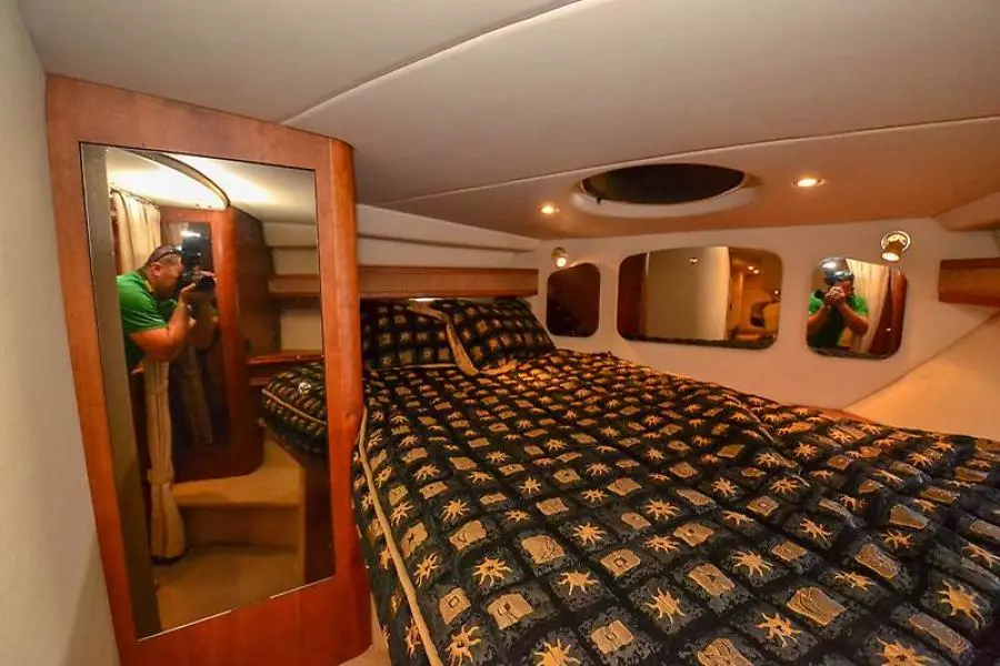 2003 Cruisers Yachts 3772 Express-26.jpg