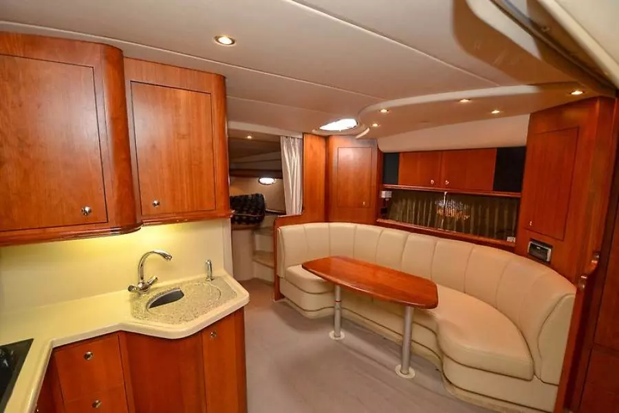 2003 Cruisers Yachts 3772 Express-23.jpg