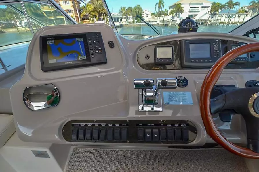 2003 Cruisers Yachts 3772 Express-40.jpg