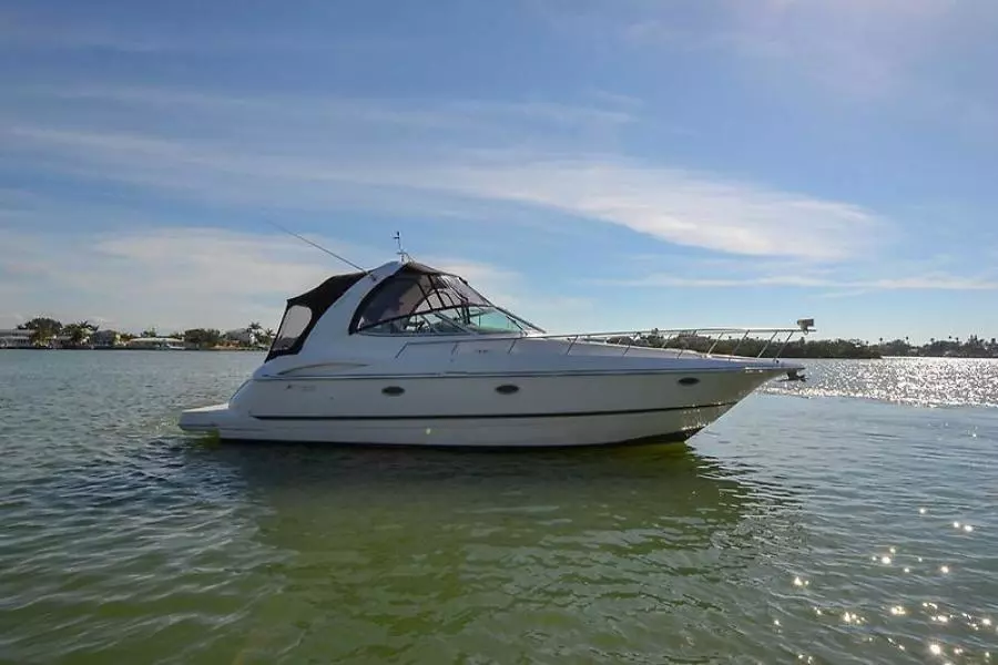 2003 Cruisers Yachts 3772 Express-19.jpg