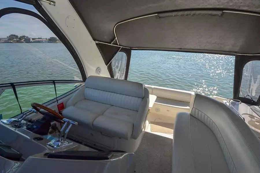 2003 Cruisers Yachts 3772 Express-43.jpg