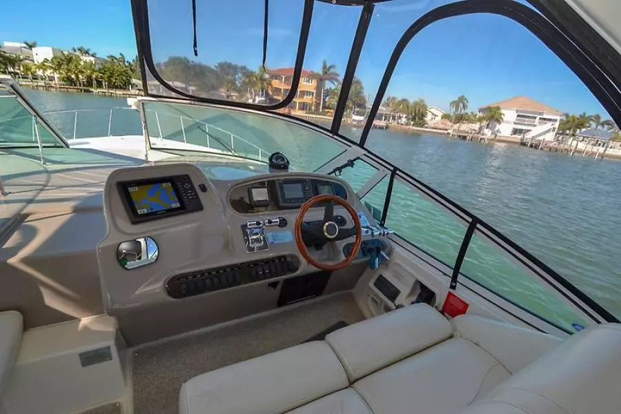 2003 Cruisers Yachts 3772 Express-37.jpg