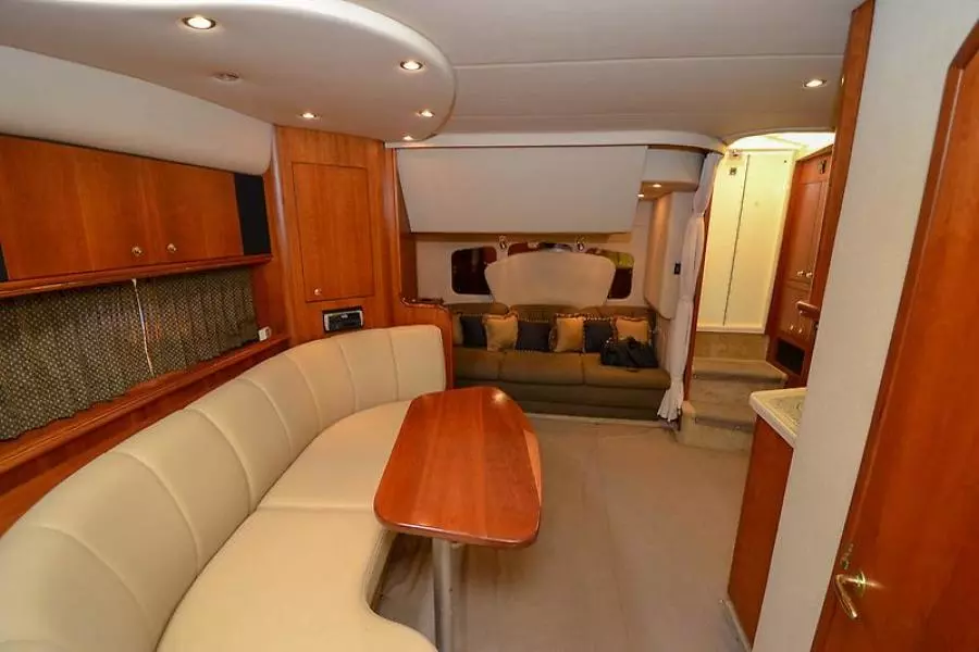 2003 Cruisers Yachts 3772 Express-29.jpg