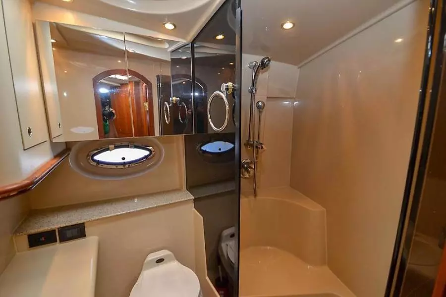 2003 Cruisers Yachts 3772 Express-27.jpg