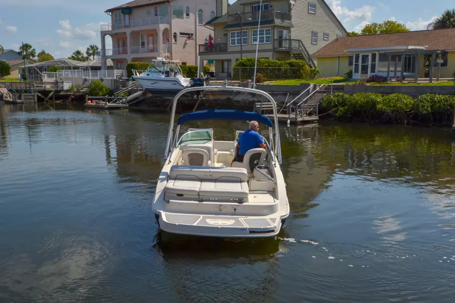 2009 Sea Ray 230 Sundeck