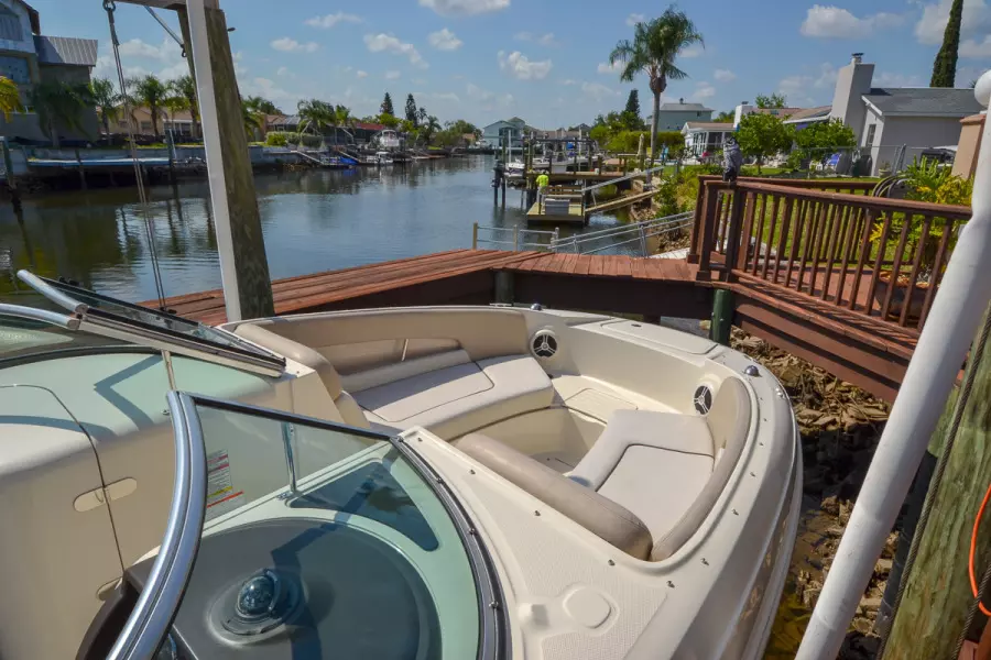 2009 Sea Ray 230 Sundeck