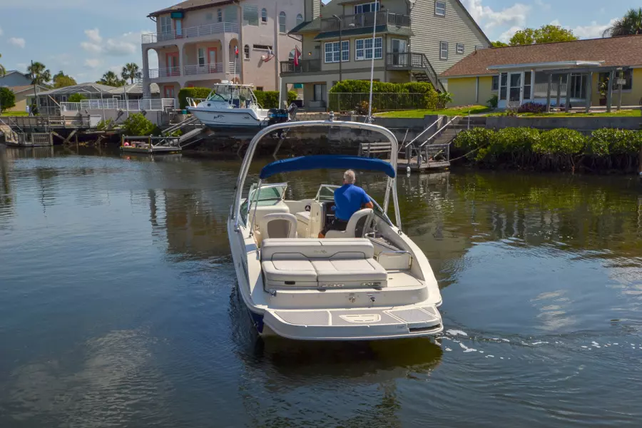 2009 Sea Ray 230 Sundeck